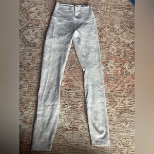 Lulu lemon leggings in camo. Size 2 length 28.